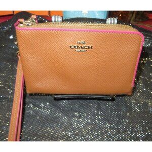 COACH DOUBLE CORNER ZIP WRISTLET IN EDGEPAINT CROSSGRAIN LEATHER SADDLE BROWN
